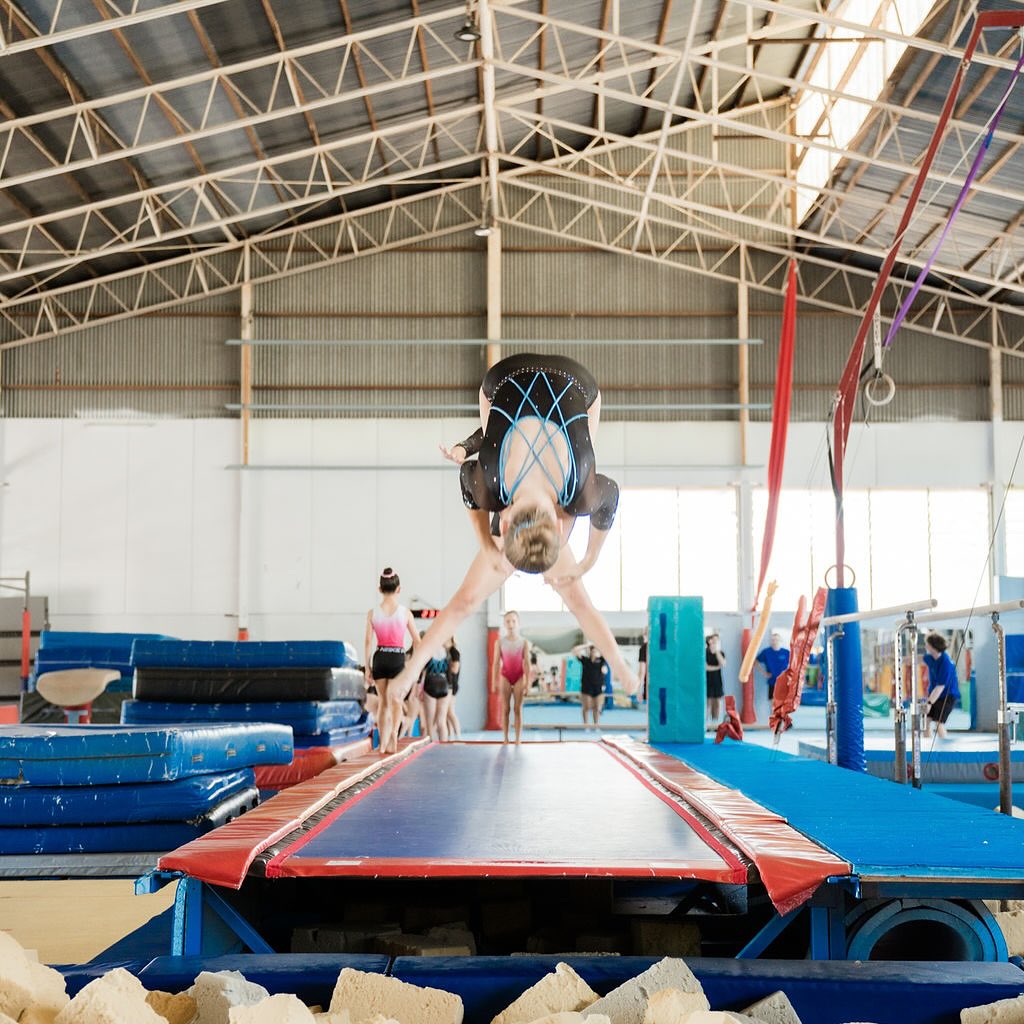 ✨⭐️Trying to get the perfect shot🤸🤸♀️😂🙌🤸♂️#allstargymnastics #gymnastics #trampolin #flip